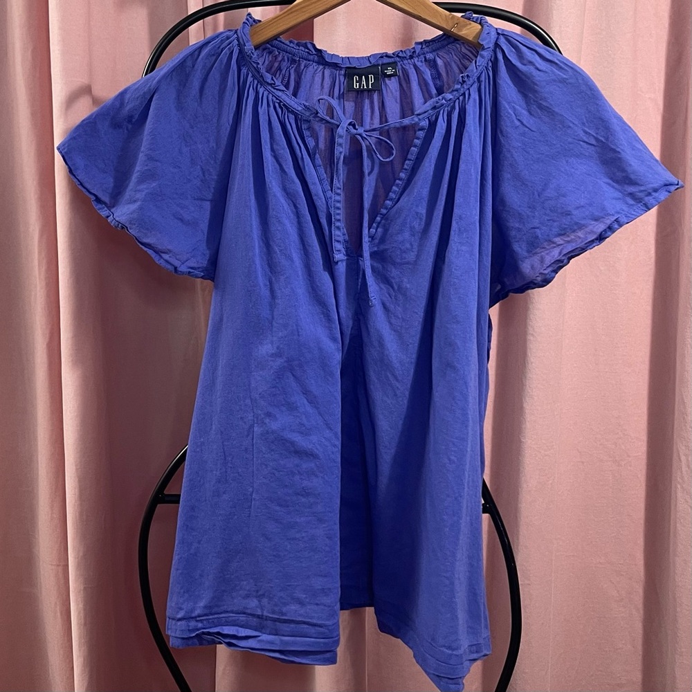 🪻blue flowy Gap blouse